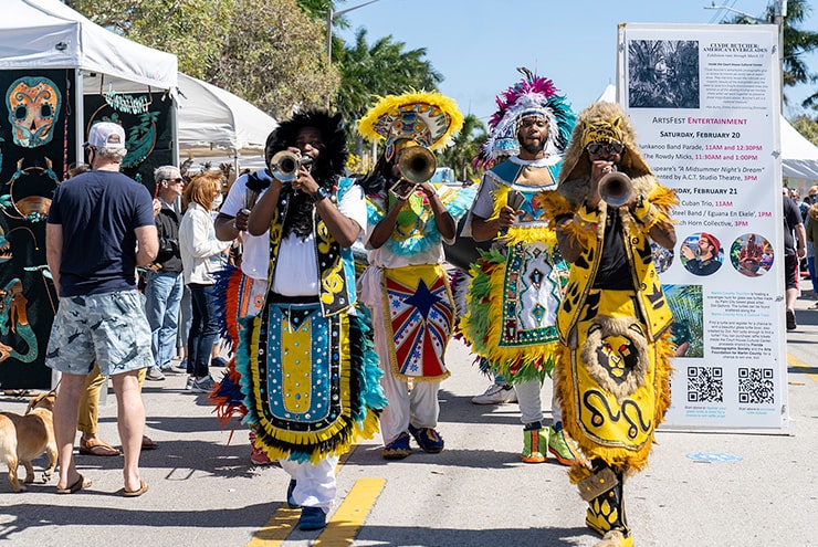 parade at stuarts artsfest