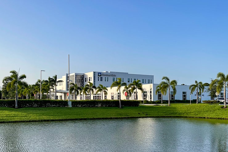 exterior of cleveland clinic hospital near storie