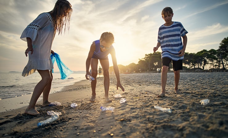 Martin County Florida kids doing a beach clean up